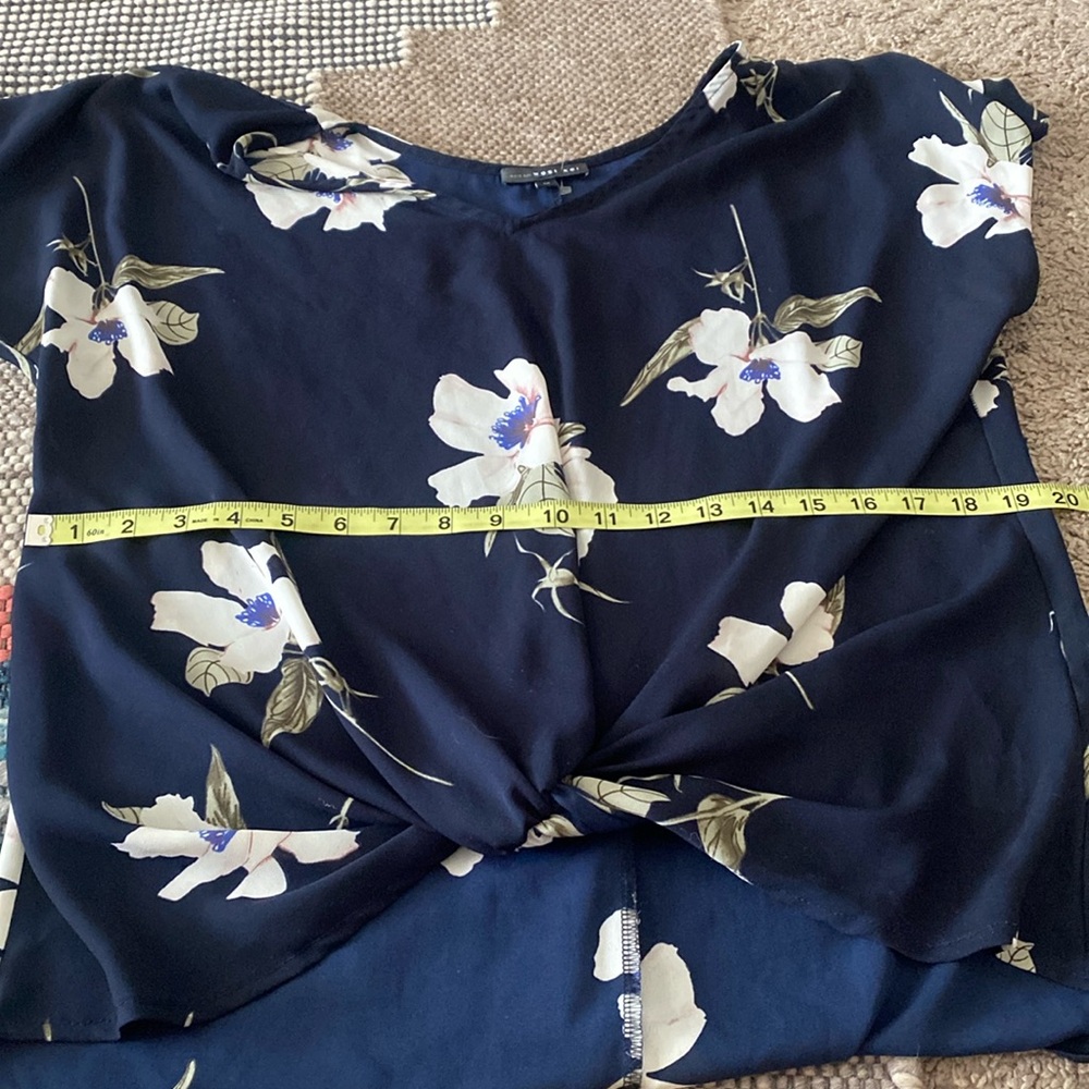 Floral blouse sz m